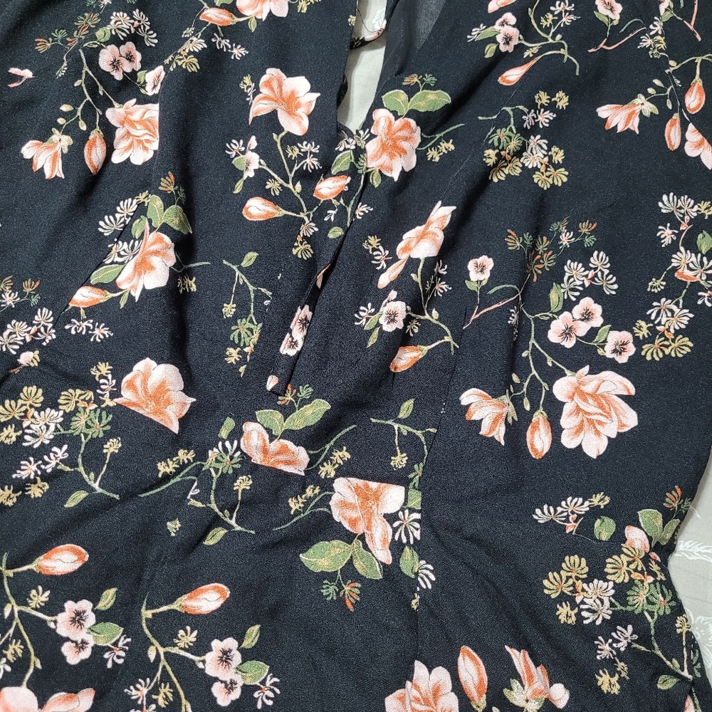 🎉HP🎉 Romper Forever 21 black with floral - Picture 5 of 7